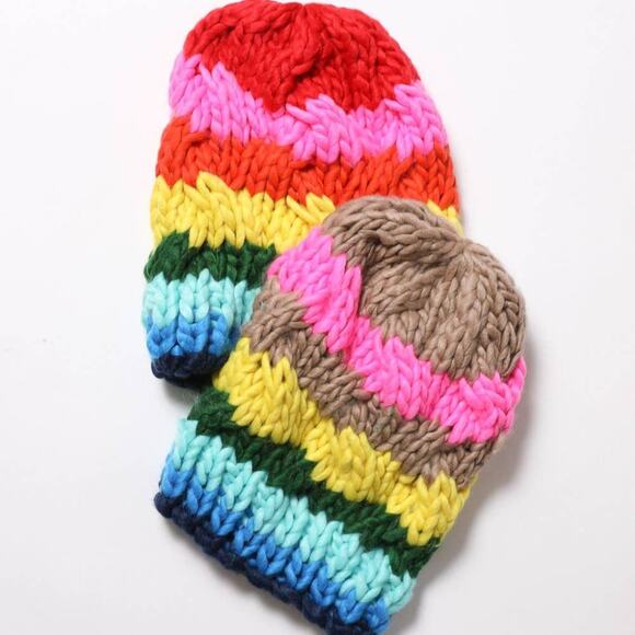 Oversized Chunky Yarn Rainbow Beanie - Picture 4 of 4
